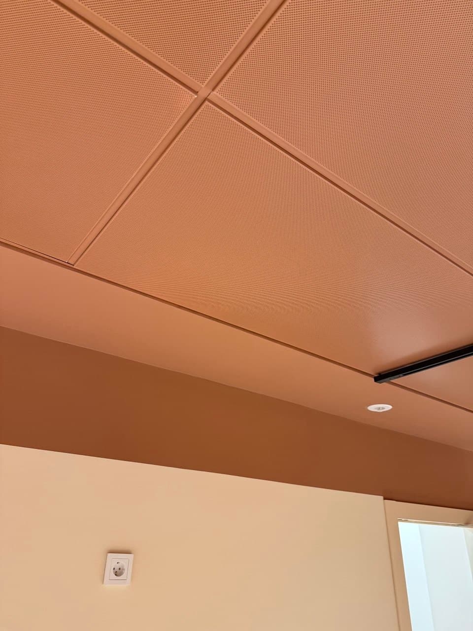 Кассетные металлические потолки